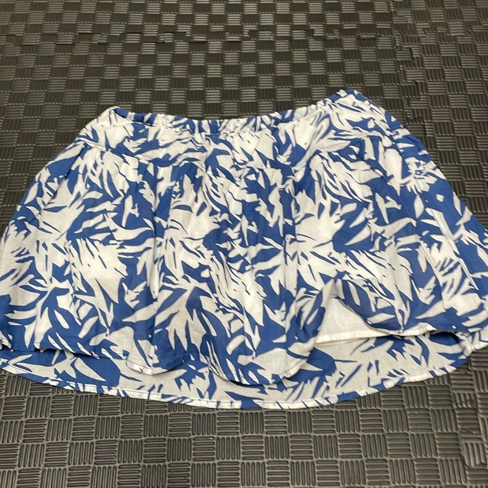Aeropostale Navy blue and white leaf pattern skirt size medium